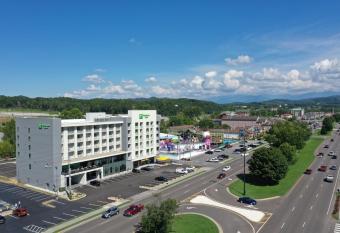 Holiday Inn & Suites Pigeon Forge Convention Center By IHG has Balcony rooms