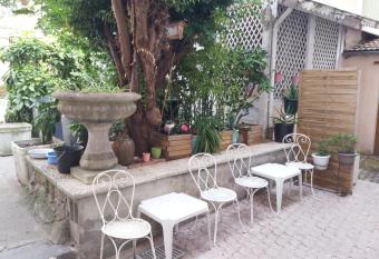 Vichy Sejour allows 18 year olds to book a room