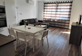 Hatvan Corner Apartments 2 has Balcony rooms