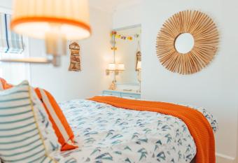 Driftwood Cottage allows 18 year olds to book a room