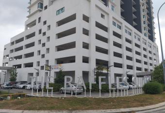 Raffles Suites 2 Bedroom Homestay has Balcony rooms