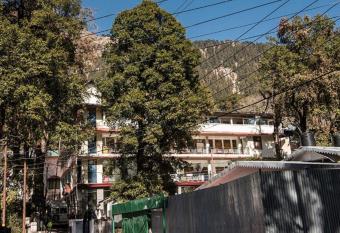 Moon Hotel Mallital allows 18 year olds to book a room