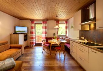 Bauernhof Klausbauer has Balcony rooms