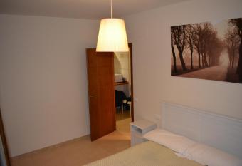 Apartamentos Tur  sticos La Terraza* allows 18 year olds to book a room