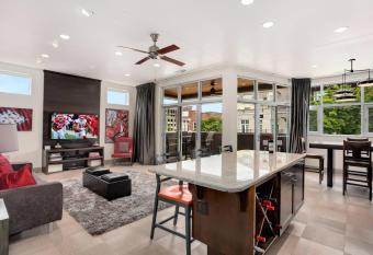 Dickson St Condo - On Dickson Street - Fayetteville Entertainment Hub has Balcony rooms