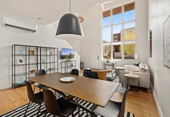 Tourmaline Townhome - MOMENTARY Across Street, 8th St Market has Balcony rooms