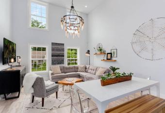 The Brownstone - 1 Block From DTWN Square allows 18 year olds to book a room