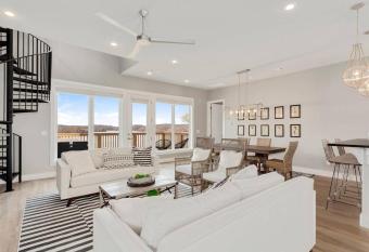 The Dogwood    5BR - The Dogwood *NEW* Spring Discounts, ON Lake has Balcony rooms