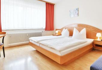 Hotel Europa allows 18 year olds to book a room