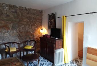 Caraussane caract  re terrasse sur jardin et wifi via fibre en coeur de ville allows 18 year olds to book a room