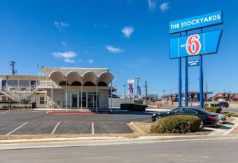 Motel 6 Fort Worth Stockyards has Smoking rooms