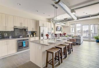 RIN303 - RiNo Art Lofts - Modern Rustic Oasis - Sleeps 4! has Balcony rooms