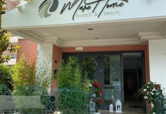 Mare Home has Balcony rooms