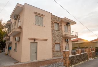 Tasos Rooms has Balcony rooms