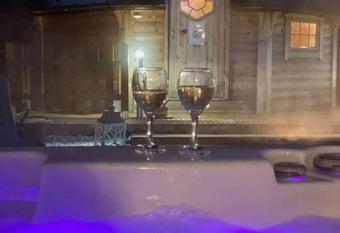 Repos De La Fontaine has Balcony rooms