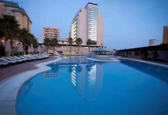 4Us LA MANGA VIP HOTEL allows 18 year olds to book a room