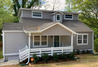 Modern Home:3 Bedroom;2.5 Bath Near M-Benz Stadium allows 18 year olds to book a room