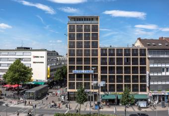 Hotel Conti Am Hauptbahnhof allows 18 year olds to book a room