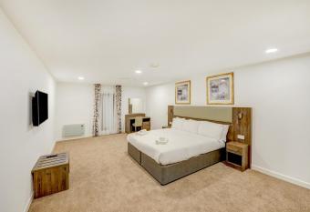 OYO Plymouth Central Hotel allows 18 year olds to book a room