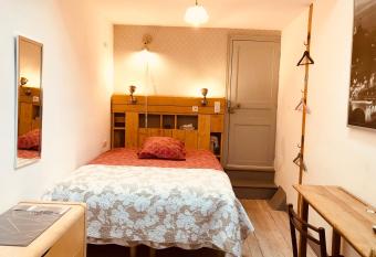 Chambre-studio Le 42 has Balcony rooms