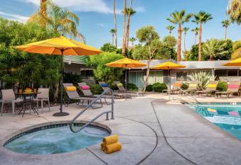 Avance Hotel has Balcony rooms