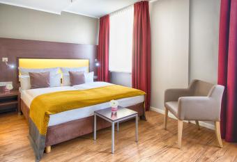 Leonardo Hotel M  nchen City Center allows 18 year olds to book a room