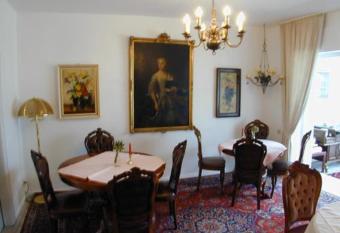 Haus Mooren, Hotel Garni allows 18 year olds to book a room