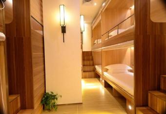 Boshan Hostel allows 18 year olds to book a room