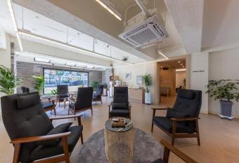 1962 Business Hotel Chuncheon Branch allows 18 year olds to book a room