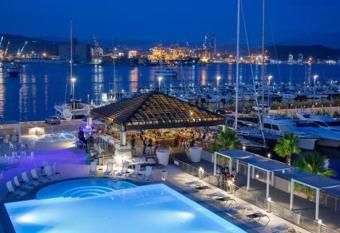 Bed & Boat Holiday allows 18 year olds to book a room