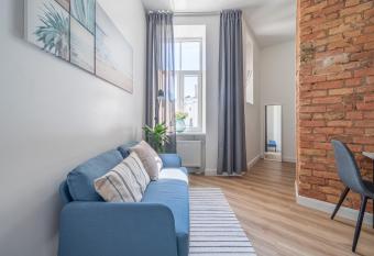 Sunny & Quiet Former Library Apartment - Ideal Location allows 18 year olds to book a room