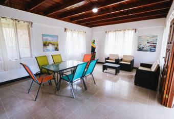 Casa Naranjito has Balcony rooms