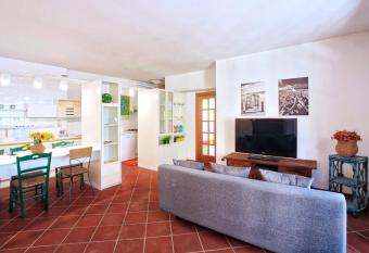 Casa Garibaldi has Balcony rooms