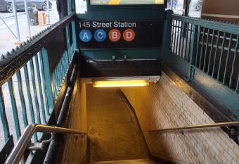 Amazing rooms in Manhattan on 141 street allows 18 year olds to book a room