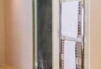 Romantik Hotel Reichshof allows 18 year olds to book a room