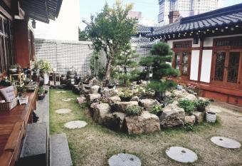 Hanok1957 allows 18 year olds to book a room