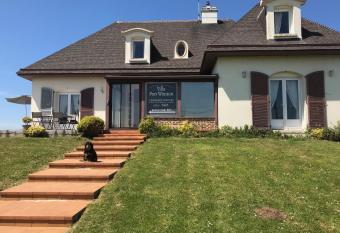 La Villa Port Winston Appart Studios has Balcony rooms