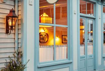 Post House Inn allows 18 year olds to book a room