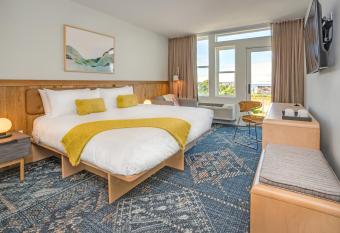 SALTLINE has Balcony rooms