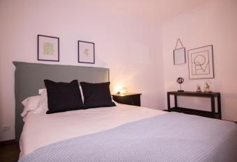 Bajo Izq has Balcony rooms