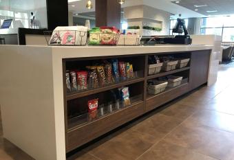 Wyndham Garden Orlando Universal / I Drive allows 18 year olds to book a room