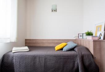 Alojamientos Universitarios Hipatia allows 18 year olds to book a room