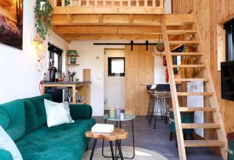 TinyStay Veluwe has rooms with a private hot tub