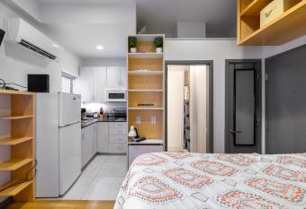 Small fully equipped Contemporary Studio near MGH allows 18 year olds to book a room
