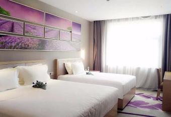 Lavande Hotel Yinchuan Railway Station Wanda allows 18 year olds to book a room