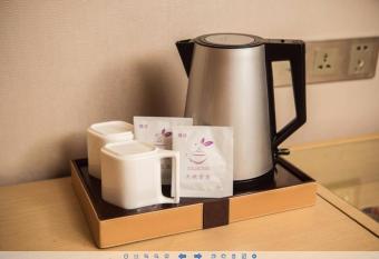 Lavande Hotel Huizhou Nan Station Wanda Square allows 18 year olds to book a room