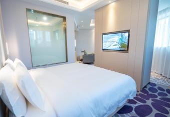Lavande Hotel Zhongshan Tanzhou allows 18 year olds to book a room