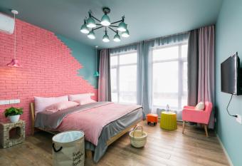 Shanghai 80s Waiting Hostel has Balcony rooms