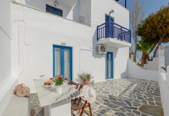 VENETIAN HOME has Balcony rooms