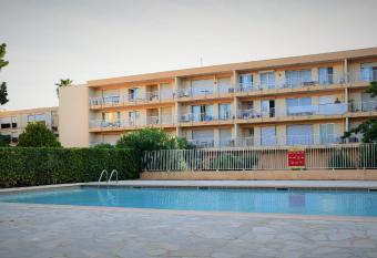 Appartement plein sud les Cyclades allows 18 year olds to book a room